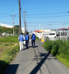 4月16日（木）、CSR活動の一環として会社周辺のごみ拾いを実施しました。
